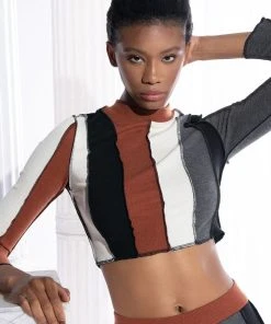 ALL DAY CONTRAST TRIM TURTLENECK TEE