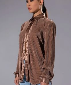 DAY TIME PLISSE BUTTON DOWN TOP