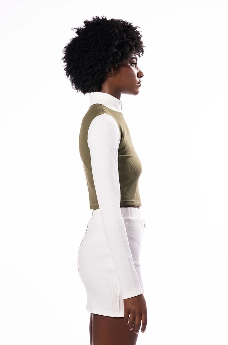 HALF N HALF ZIPPER TOP - Image 7
