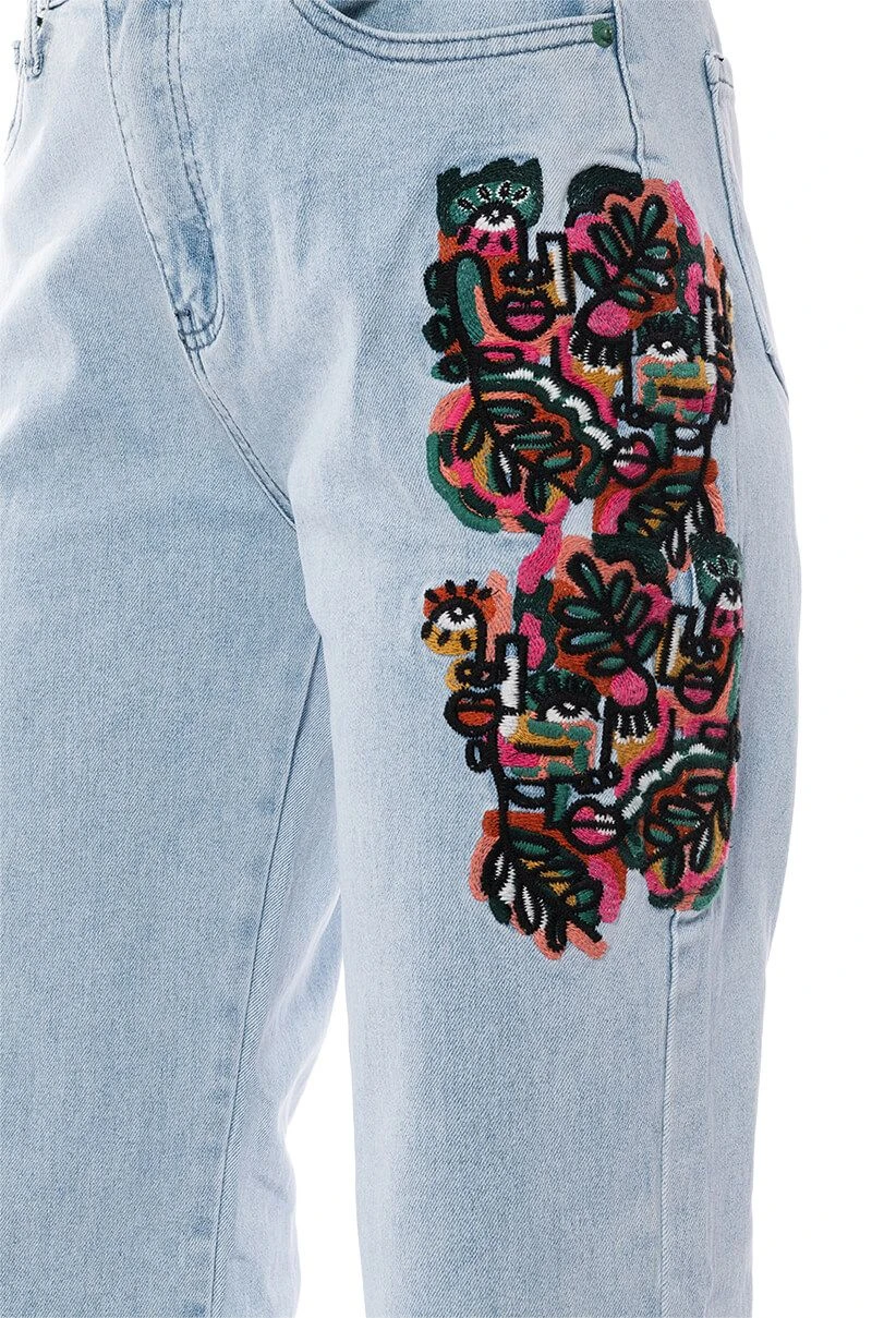 HIDDEN FACES EMBROIDERY DETAILED STRAIGHT LEG JEANS - Image 10