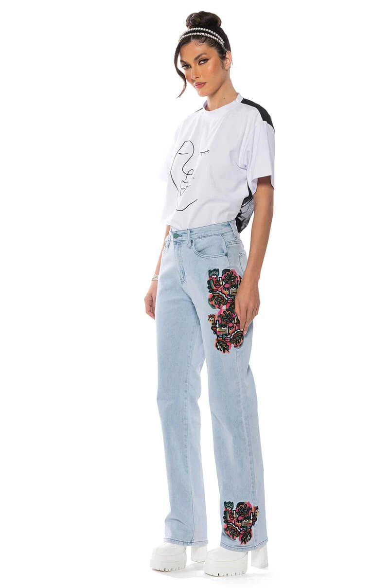 HIDDEN FACES EMBROIDERY DETAILED STRAIGHT LEG JEANS - Image 5